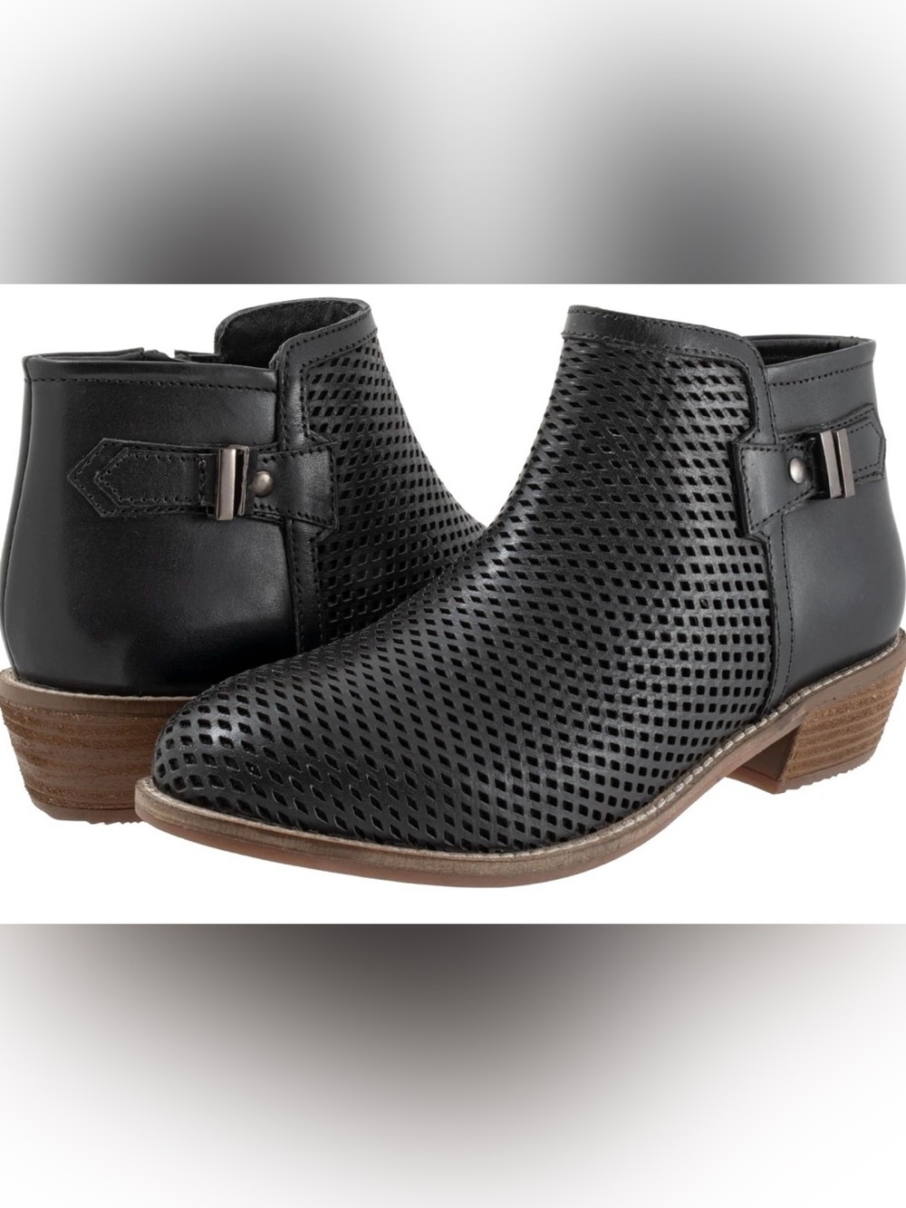 NWOB SoftWalk Women's Rimini Perforated Zip Up Leather Comfort Bootie Sz 7.5
